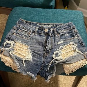 American Eagle Women’s Denim Jean Shorts Distressed Antique Lace Size 2